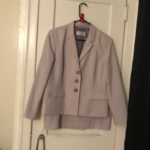 Suit - Picture 1 of 3